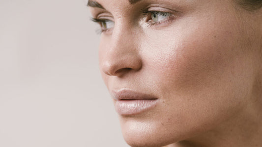 DRY SKIN IN WINTER: WHAT HAPPENS TO THE SKIN BARRIER AND HOW TO RESTORE IT